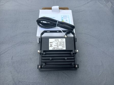 LED VERSTRALER PROSLIM IP66 10W=75W WARM WIT 