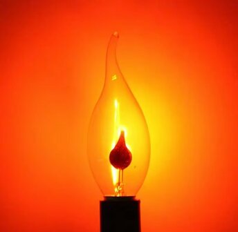 LED FILAMENT KAARSLAMP VLAM EFFECT AMBER E14 2W 2200K